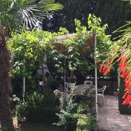 Garden Apartment Kastela Ngoại thất bức ảnh
