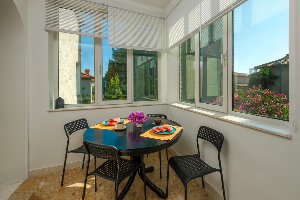 Garden Apartment Kastela Phòng bức ảnh