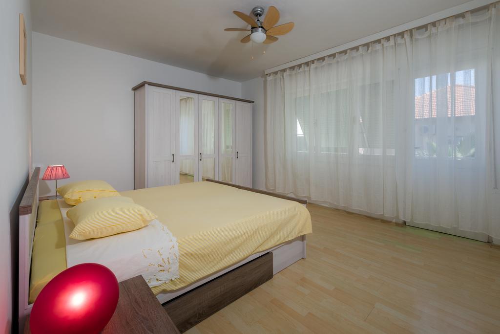 Garden Apartment Kastela Phòng bức ảnh