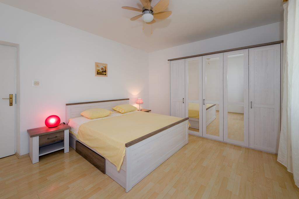 Garden Apartment Kastela Phòng bức ảnh