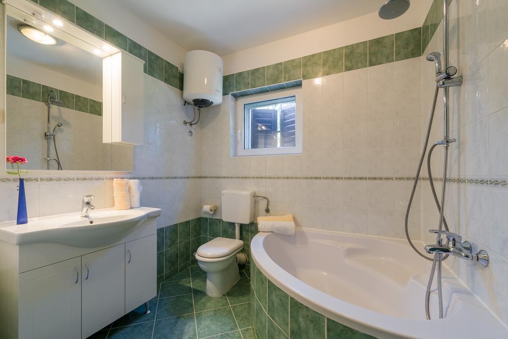 Garden Apartment Kastela Phòng bức ảnh