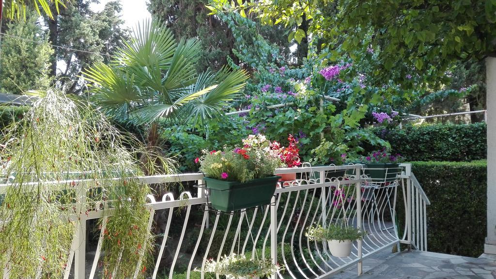 Garden Apartment Kastela Ngoại thất bức ảnh