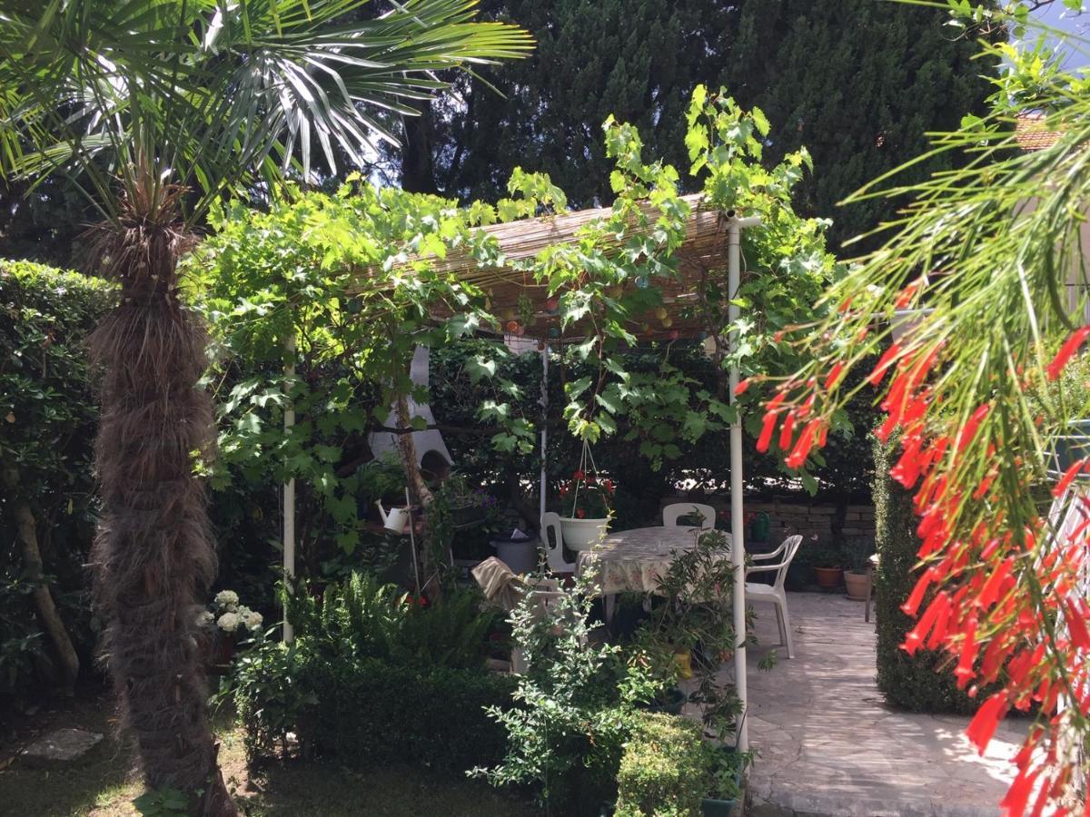 Garden Apartment Kastela Ngoại thất bức ảnh
