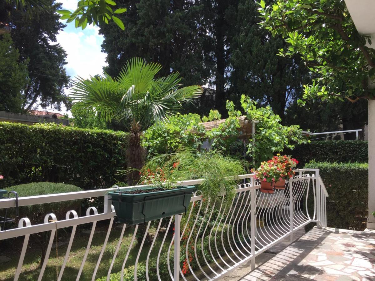 Garden Apartment Kastela Ngoại thất bức ảnh